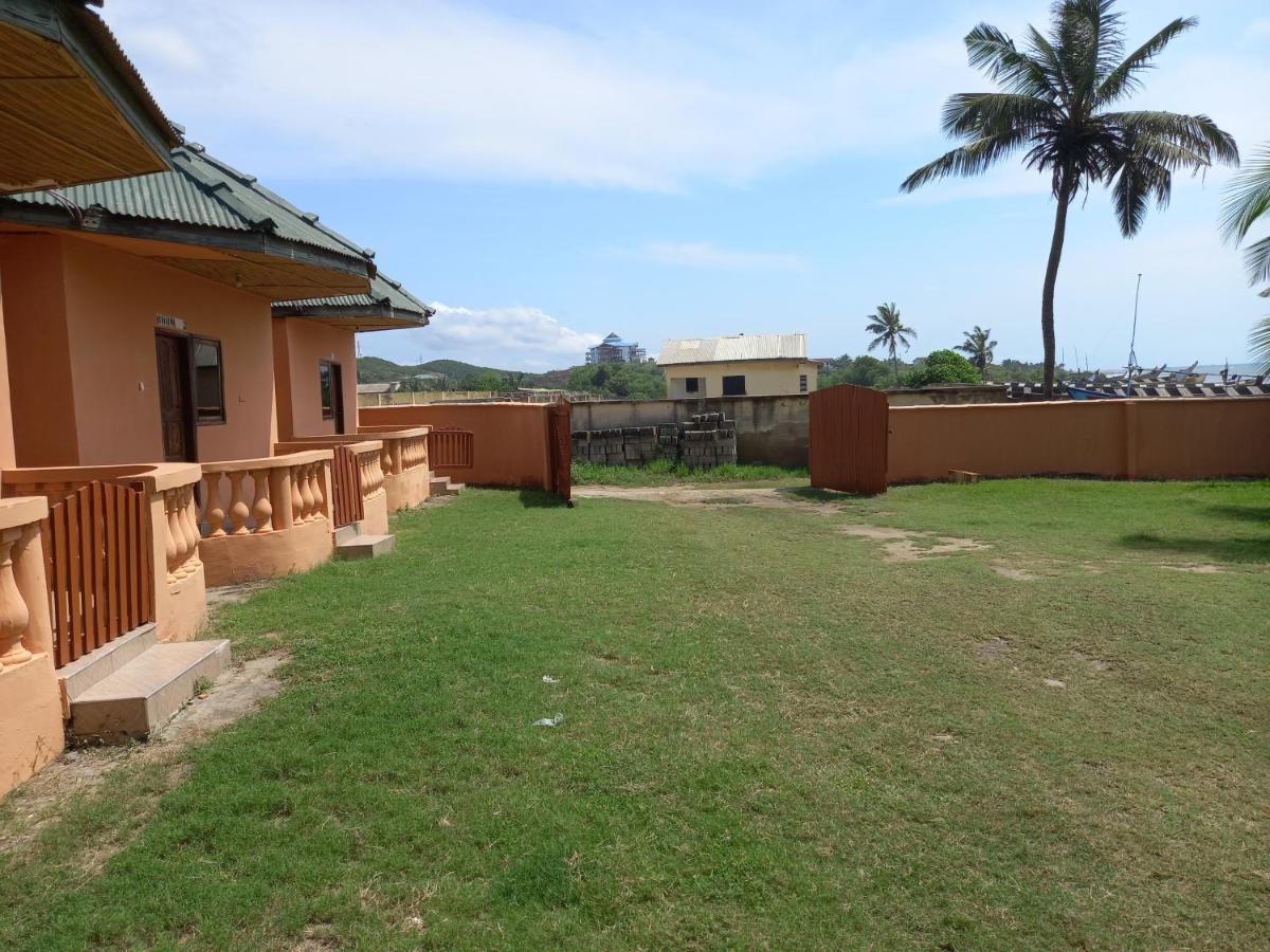 Comfort Beach Resort Biriwa Bagian luar foto