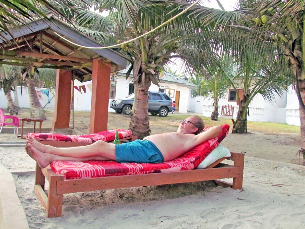 Comfort Beach Resort Biriwa Bagian luar foto